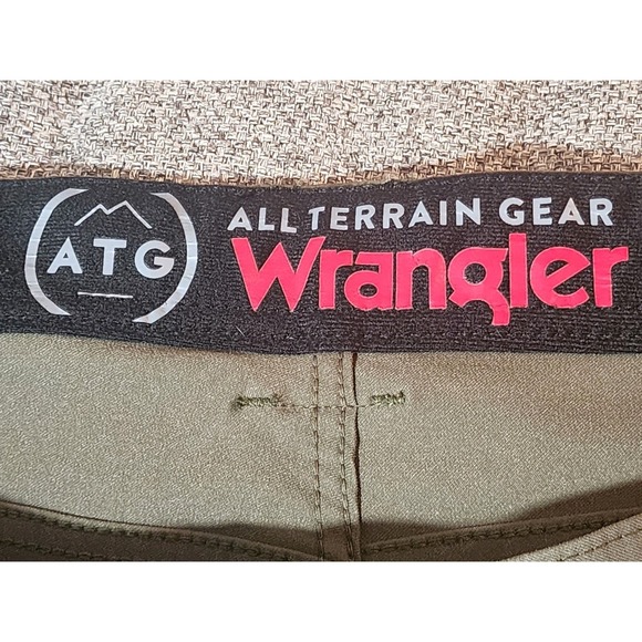 Wrangler Men's Pants ATG All Terrain Gear Size 38X30(38X28) Oliver Green Hiking - Picture 3 of 7